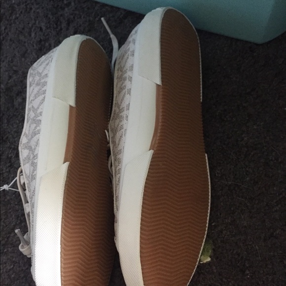 Michael Kors sneakers NWT Size 8 - Picture 3 of 4